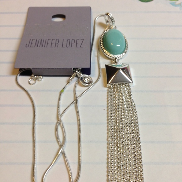 Jennifer Lopez's Silver Tone Necklace with Pendant - Picture 5 of 8